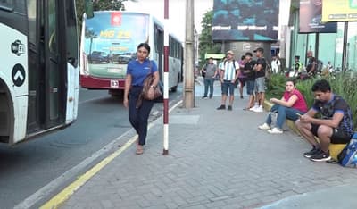 Pasajeros reportan demoras por nueva “regulada” del transporte público