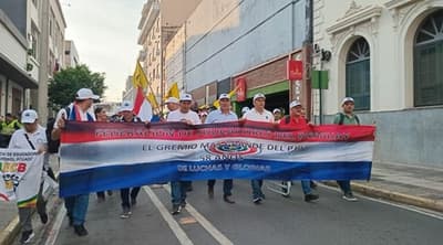 Desde temprano, gremios y funcionarios se movilizan en Asunción contra la reforma de la Caja Fiscal