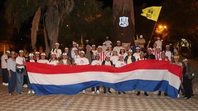 Docentes se concentran en el centro de Asunción desde la madrugada