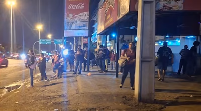 Pasajeros afectados por paro del transporte público