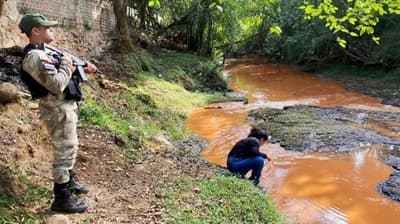 Fiscalía analiza agua rojiza en arroyos de Paso Yobái