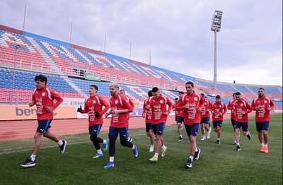 Amistoso ante Grecia: Alfaro define el equipo con Olveira en el arco