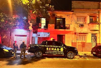 Detienen a mujer y buscan a otra por venta de drogas