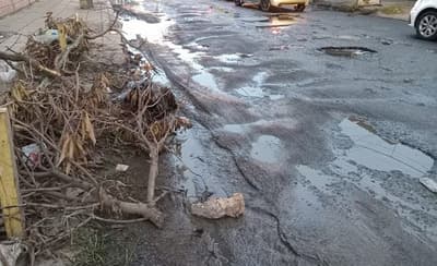 Avenida Leopardi colapsa por baches y caos vehicular
