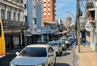 Caos vial en Asunción por cierre inesperado de Azara