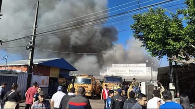 Incendio destruyó el 95% del Mercado de Itauguá