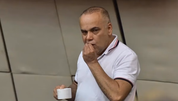 ¿Seguirán los privilegios? Senadores postergan recorte