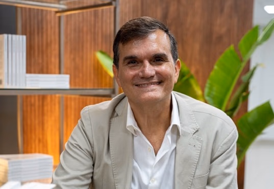 Kelo Kriskovich presenta libro sobre empresas familiares