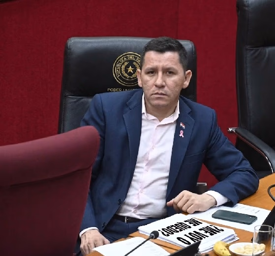 Chaqueñito demora su renuncia y el Senado analiza expulsarlo
