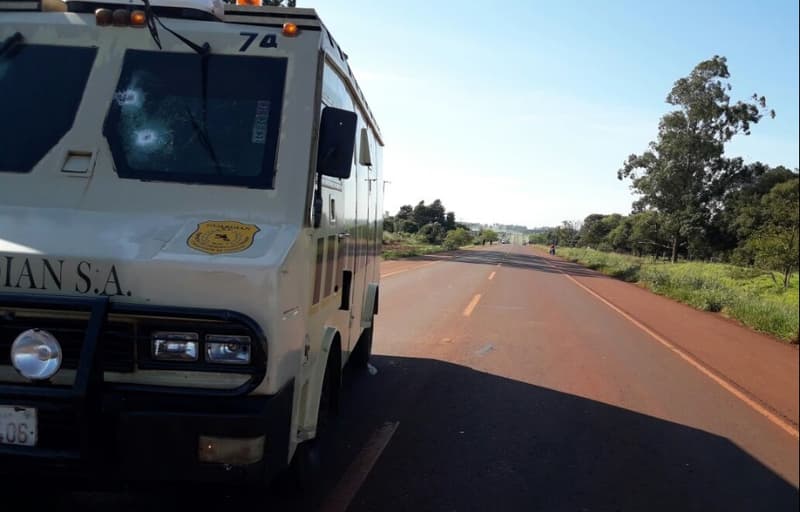 Asaltan camión de caudales en el Este