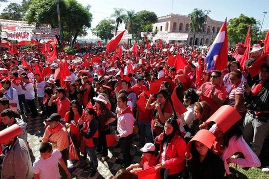 En marcha colorada prometen ‘regalos’