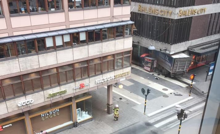 Suecia: Camión embiste contra peatones y deja dos muertos