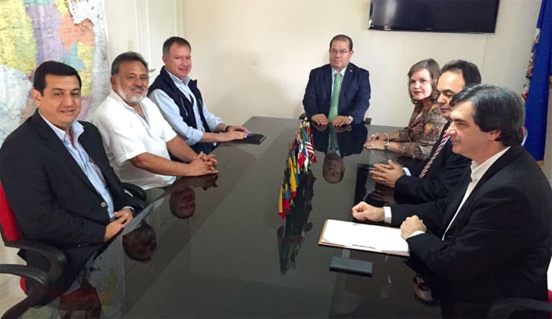 Senadores proenmienda, ante la OEA