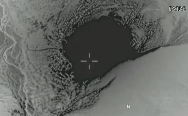 Momento del impacto de la super bomba de EEUU