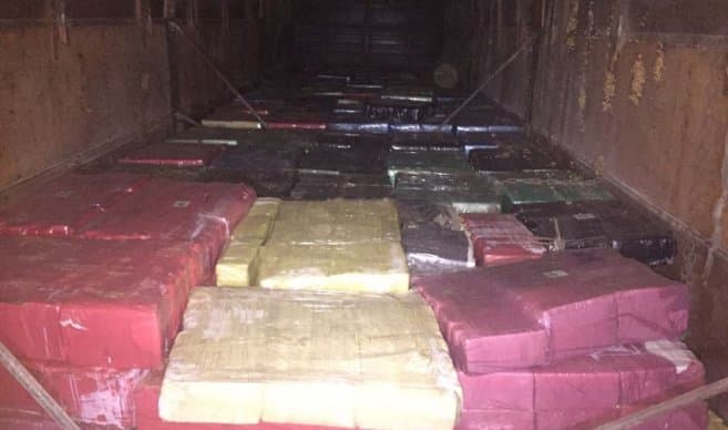 Cambian a jefes policiales por caso de carga de droga