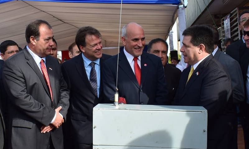 Afara rompe con Cartes