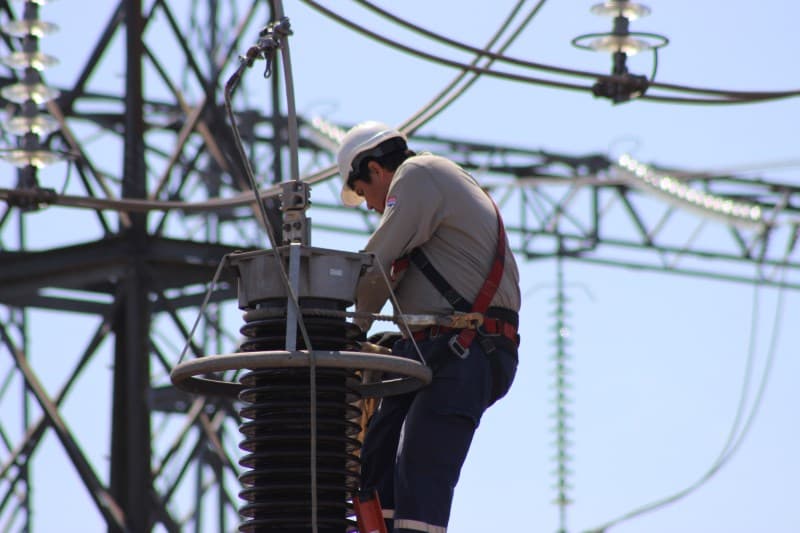 Usuarios de Luque soportan aún falta de energía eléctrica