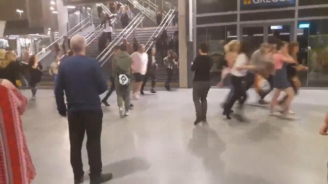 Se elevan a 22 los muertos por atentado suicida en Manchester