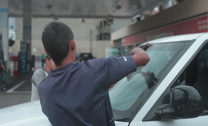 Nueva ofensiva comunal contra limpiavidrios