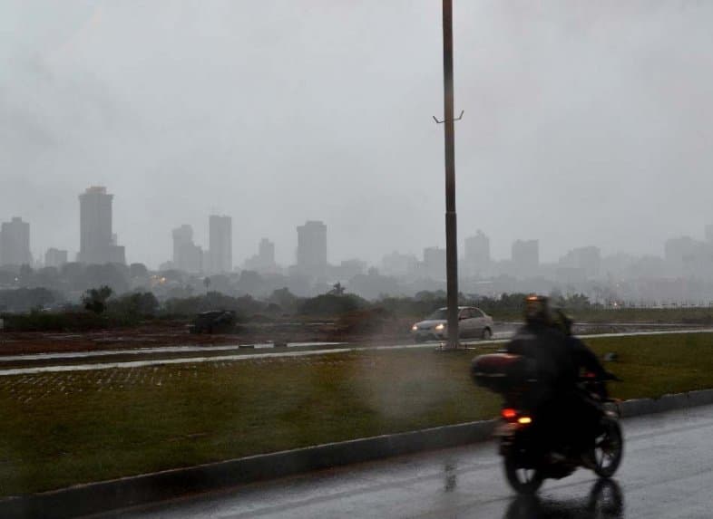 Temporal dejó 40.000 familias sin energía eléctrica