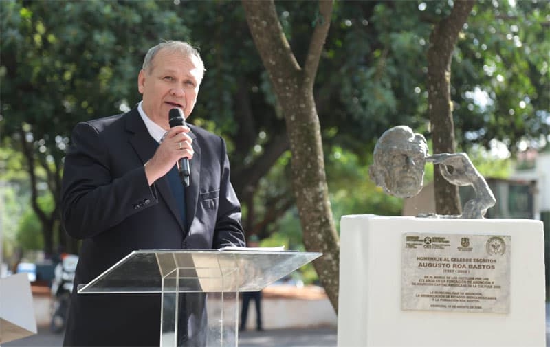 Para Mario, estacionamiento tarifado es necesario