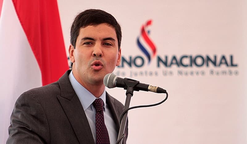 Santiago Peña pide permiso