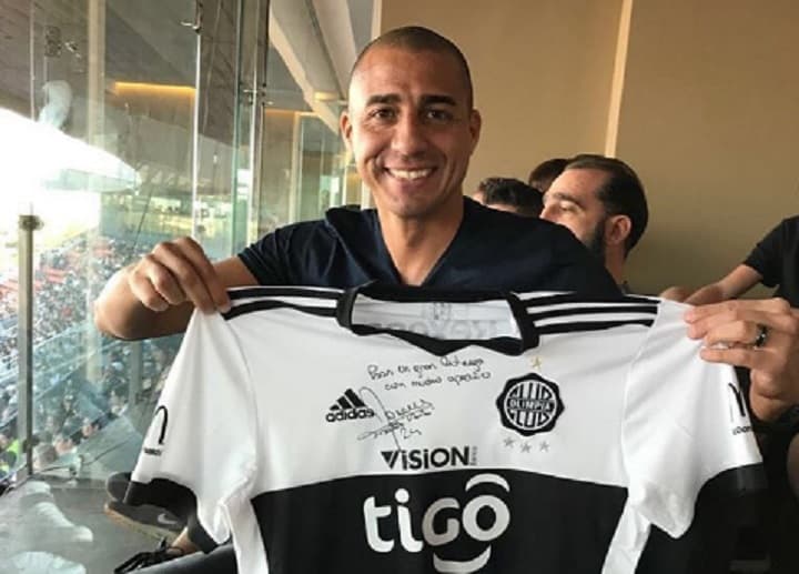Trezeguet, un campeón del mundo, con la casaca franjeada