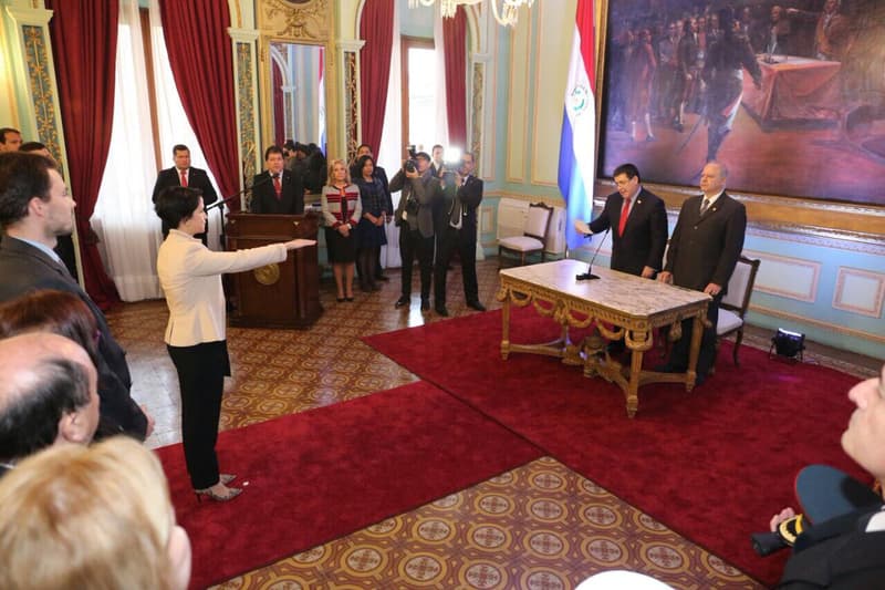 Jura la primera mujer como titular en el Ministerio de Hacienda