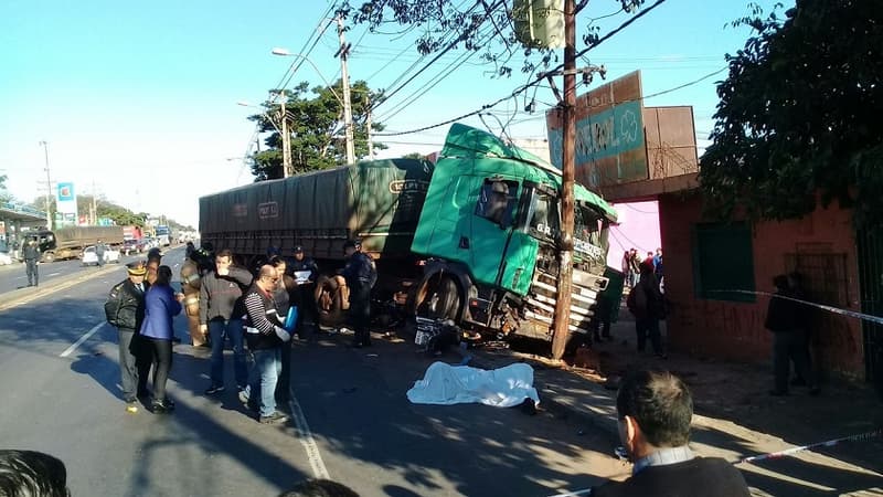 Camión arrolló a motociclistas y uno de ellos murió
