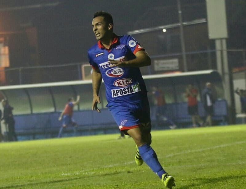 El “espectro” Oviedo, principal novedad en la Albirroja