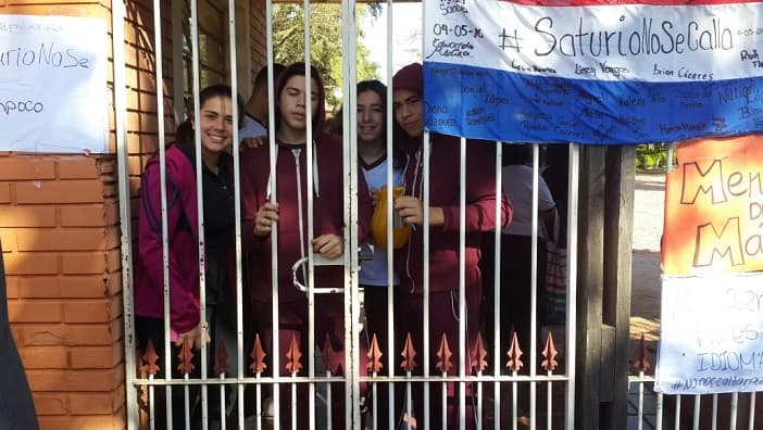 Sigue toma del colegio Saturio Ríos