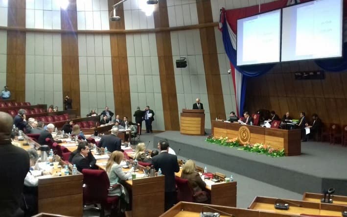Bochorno en el Senado, una vez más