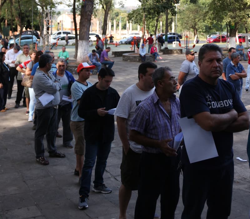 Largas filas en municipios por vencimiento de habilitación