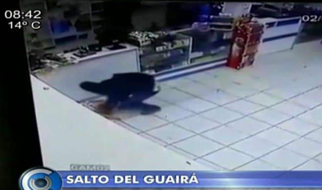 Farmacia cercana a sede policial fue asaltada