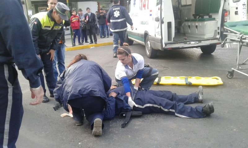 Atropellan a agente de tránsito