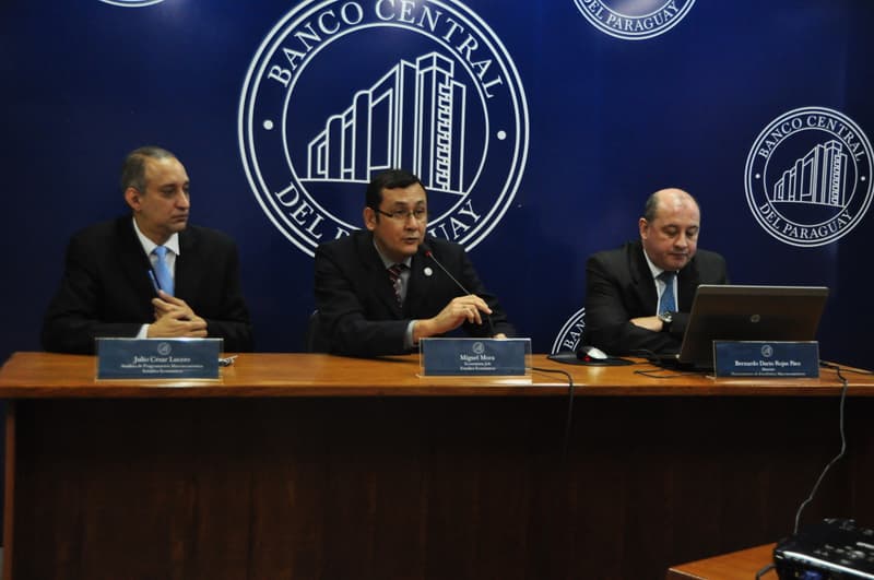 Prevén dólar a G. 5.720 para fin de año