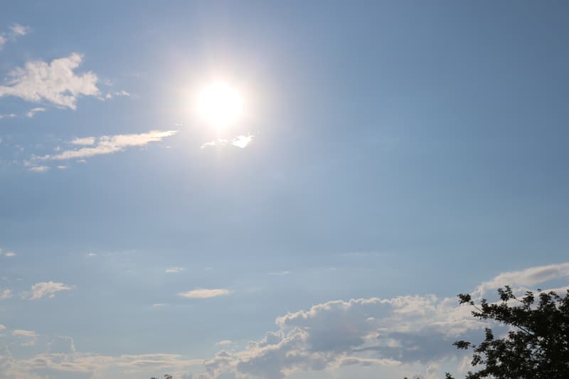 Anuncian lunes cálido