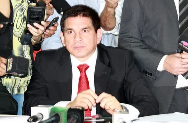 Gobierno ofrece insumos y refinanciación