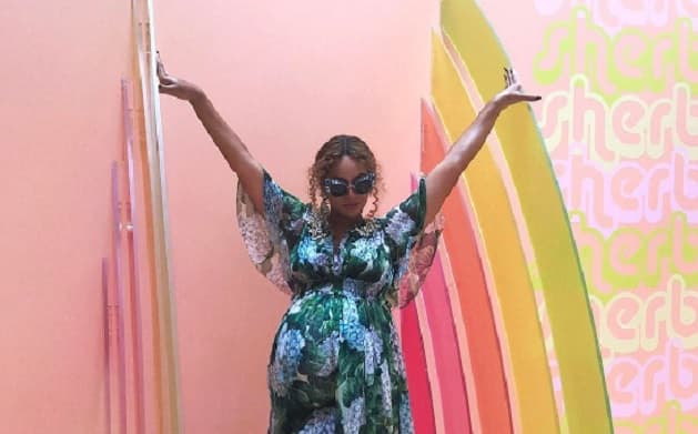 Beyonce presenta a sus gemelos