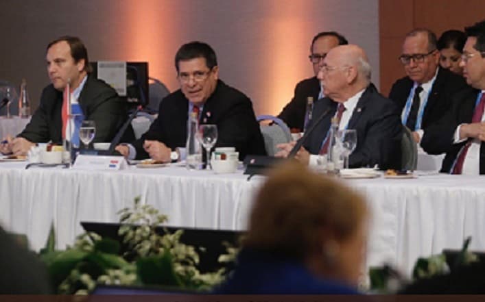 Cartes pide eliminación de restricciones no arancelarias