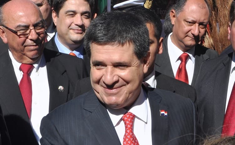 Cartes recibirá a diputados para fijar fecha del juicio político