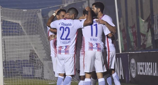 Sorprendente Ciclón golea y clasifica