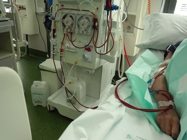 Decenas de pacientes infectados con hepatitis C