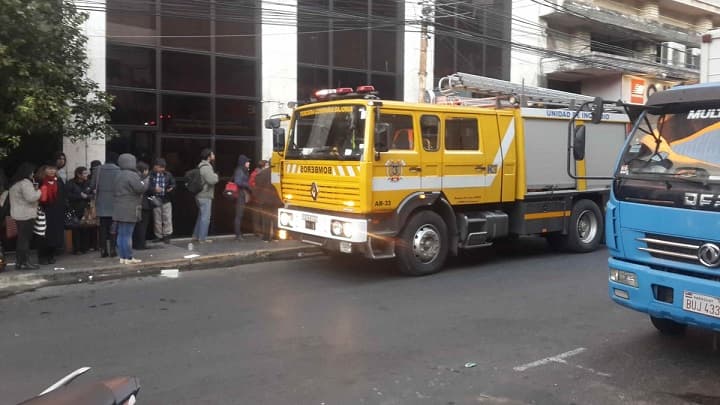 Evacuan edificio del MEC por principio de incendio