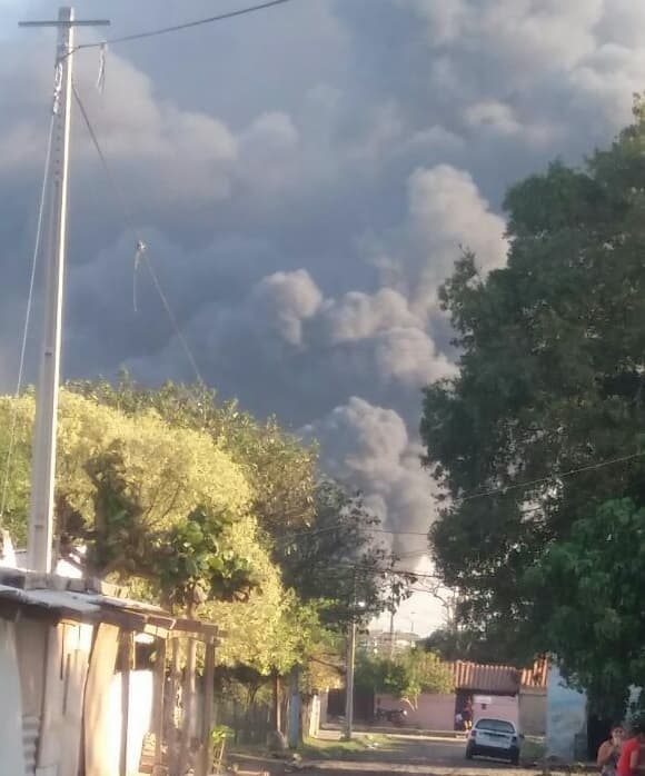 Arde el Bañado Sur y viviendas están en peligro