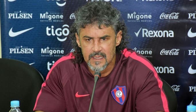 Álvarez pone a punto el equipo para medir a Boston River