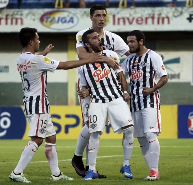 El campeón supera a Luque con goleada