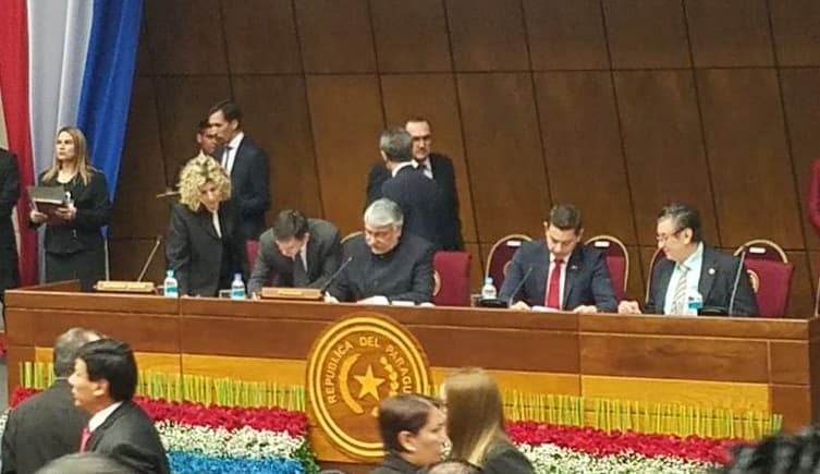 Fernando Lugo ya es presidente