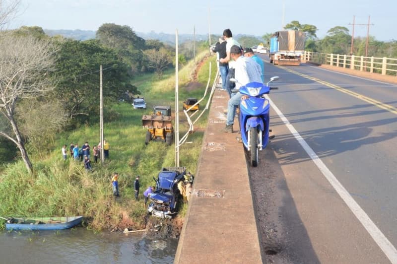 Estudiante muere tras caer de un puente