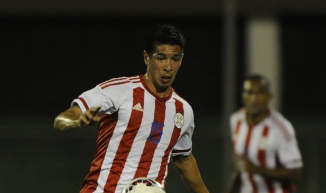 “Topo” viene con pase en mano para firmar con un club